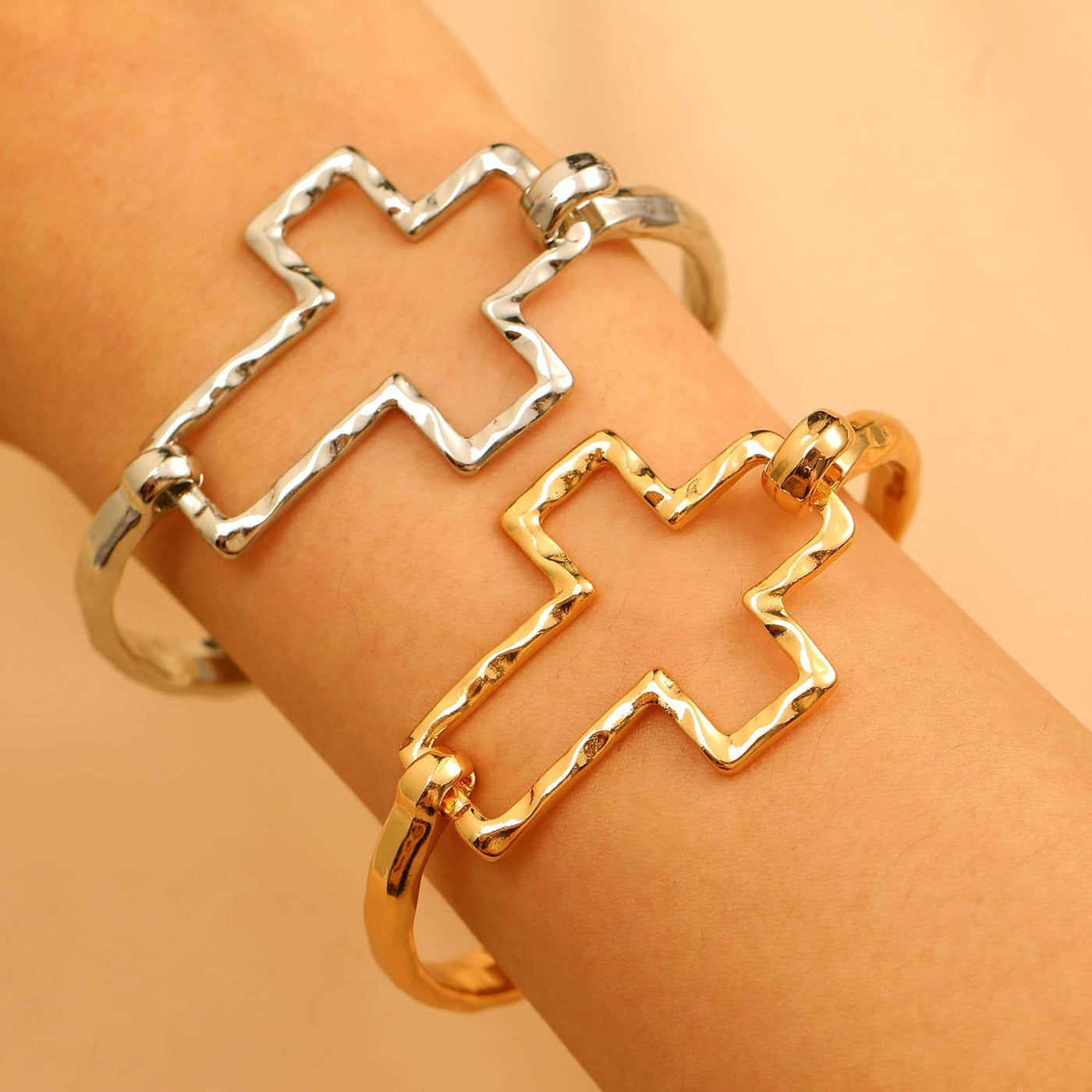 Crossetta Bangle